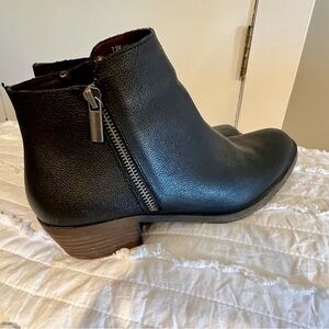 Kensie Black Ankle Booties with Brown Heel
